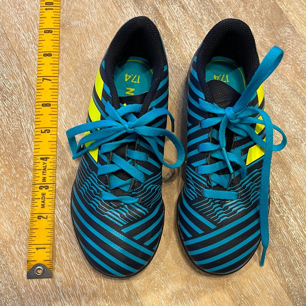 Kids soccer shoes